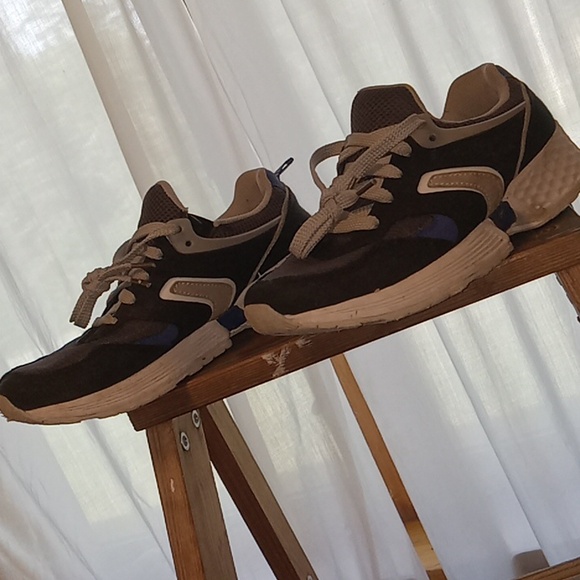 Boys Size 6 Shoes - Picture 7 of 12